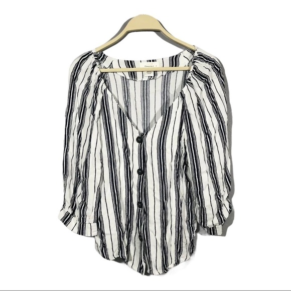 Urban romantics blouse crop stripe Vneck button - Picture 3 of 12